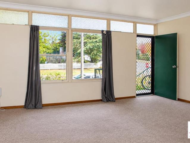 1 bedroom unit walk to town