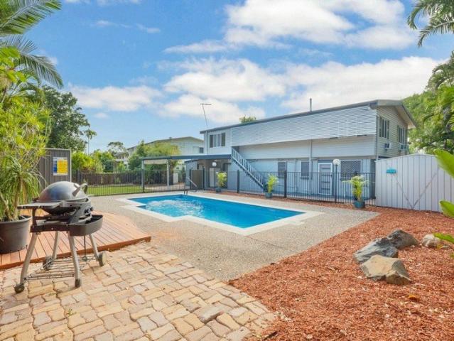 1 Bedroom Unit with Private Courtyard & Resort Style Pool