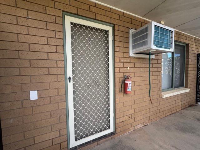 1 bedroom unit with utilities included