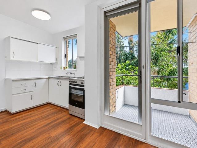 1 Bedroom Unit available in Rivervale now!