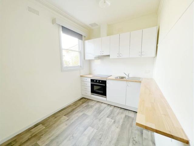 1 BEDROOM UNIT, CLOSE TO CBD, LOCATED SOUTH SIDE!