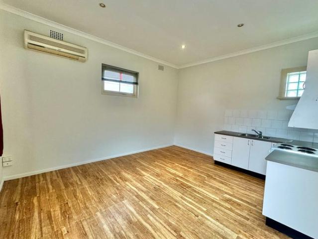 1 BEDROOM UNIT CLOSE TO CBD WATER INCLUDED IN RENT