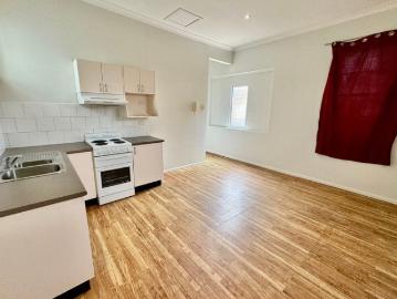1 BEDROOM UNIT CLOSE TO CBD WATER INCLUDED IN RENT
