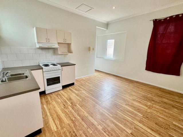 1 BEDROOM UNIT CLOSE TO CBD WATER INCLUDED IN RENT