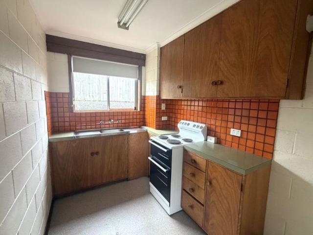 1 Bedroom Unit Close to Shops & Services