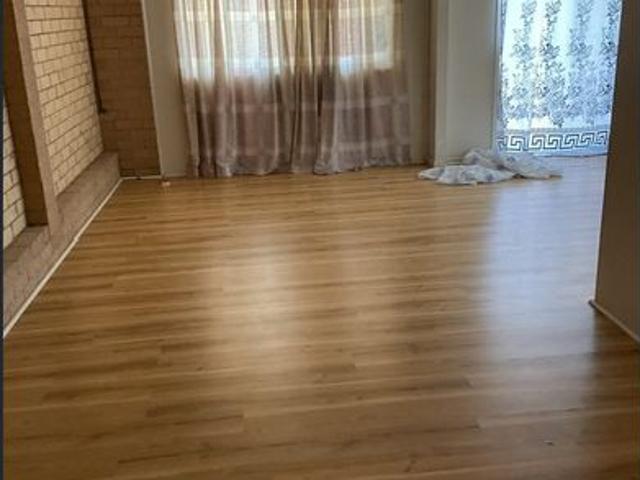 1 Bedroom Unit Fully Fenced with Carport