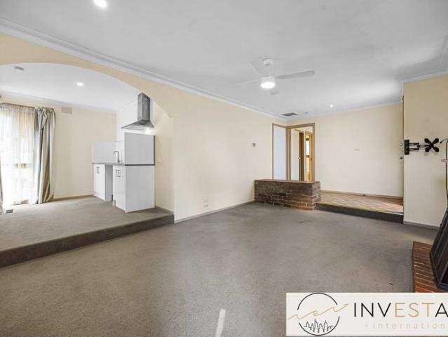 1 Bedroom Unit in The Center Of Carrum Downs Utilities Included!