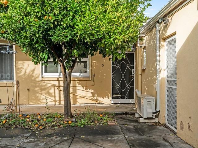 1 BEDROOM UNIT IN GREAT LOCATION