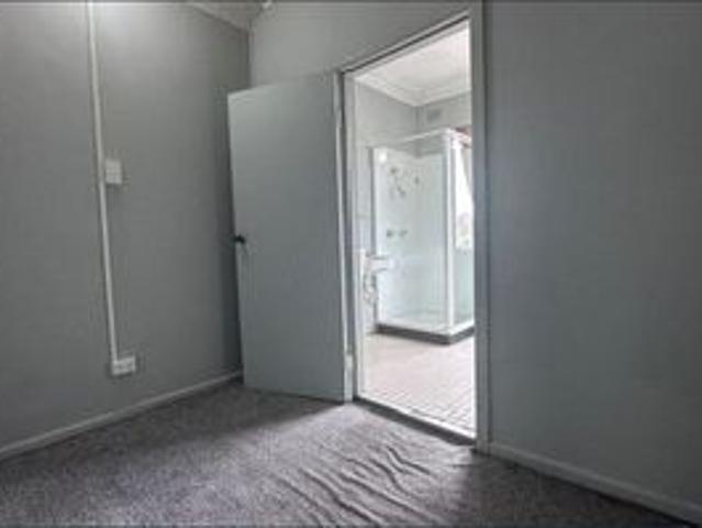 1 Bedroom Unit in Kingswood — Prime Location