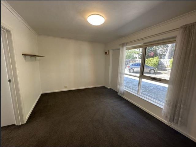 1 BEDROOM UNIT IN PEACEFUL & QUIET BLOCK