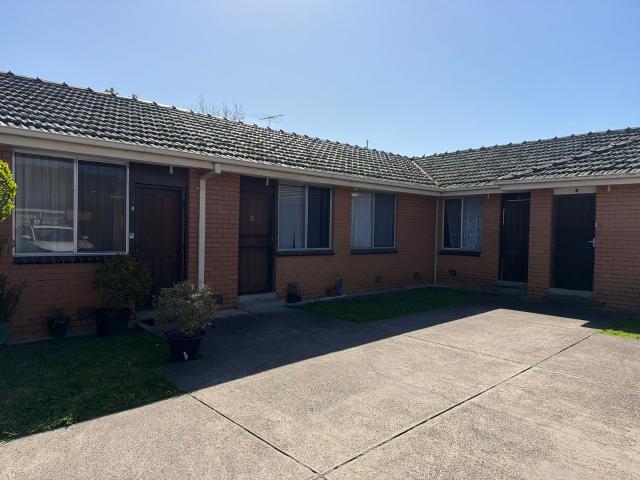1 bedroom unit located in small complex