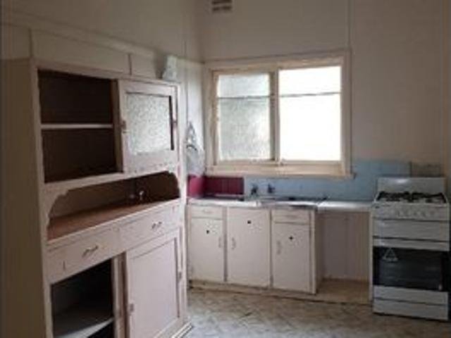 1 BEDROOM UNIT MINUTES TO HOSPITAL