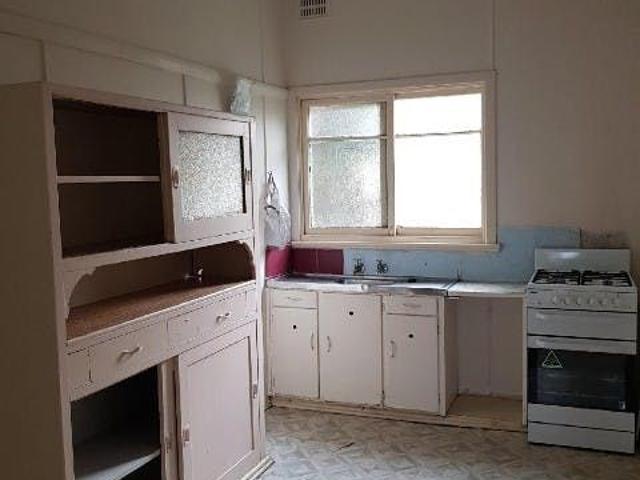 1 BEDROOM UNIT MINUTES TO HOSPITAL