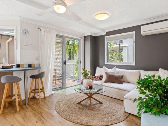 1 Bedroom Unit Opposite Coolum Beach