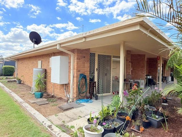 1 BEDROOM UNIT Perfect Location near shops in Bethania