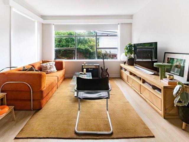 Comfort and convenience galore in this fully renovated 1br apartment
