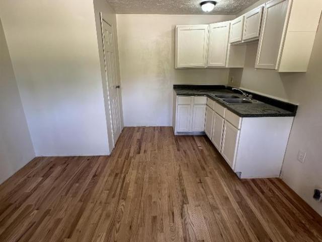 1 bedroom, Uhrichsville OH 44683 106059455