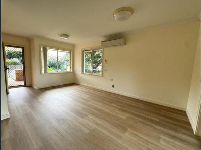 1 Bedroom Villa with Carport and lake views!
