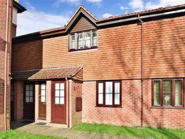 1 Bedrooms Maisonette for sale in Fishers Court, Horsham, West Sussex RH12