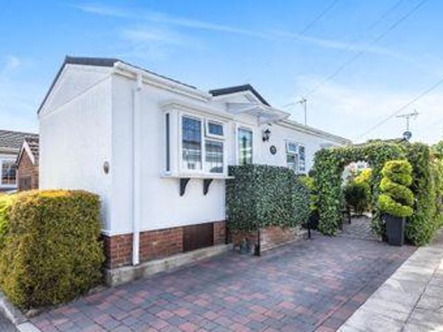 1 Bedrooms Detached bungalow for sale in Swiss Farm Park, Marlow Road, Henley On Thames RG9