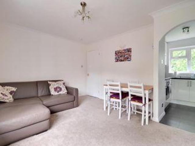 1 Bedrooms Flat for rent in Huxley Close, Uxbridge, Middlesex UB8
