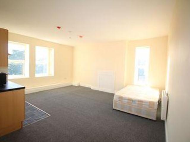 1 Bedrooms Flat for rent in Huddersfield Road, Mirfield WF14