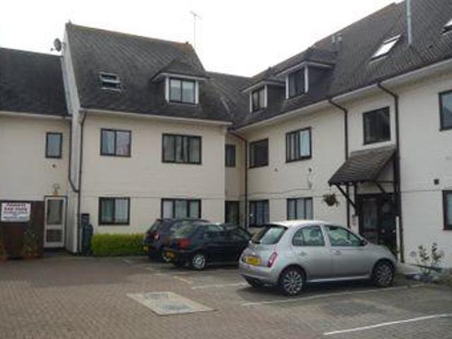 1 Bedrooms Flat for rent in Madehurst Court, Gloucester Road, Littlehampton BN17