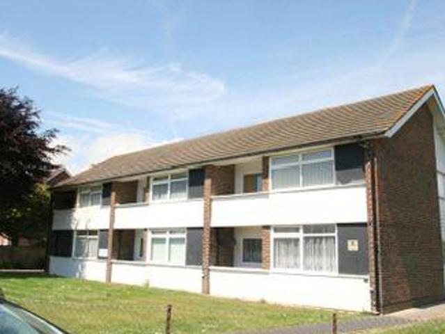 1 Bedrooms Flat for rent in Woodlands Avenue, Rustington, Littlehampton BN16