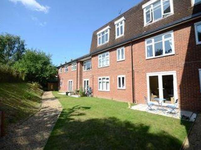 1 Bedrooms Flat for rent in The Fairfield, Farnham GU9