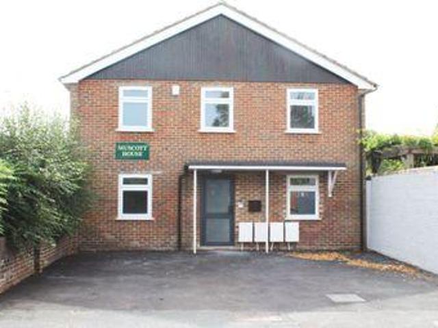 1 Bedrooms Flat for sale in 6Meadrow, Godalming GU7