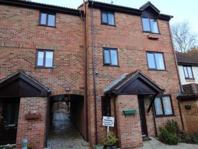 1 Bedrooms Flat for sale in Chasewater Court, St Benedicts, Aldershot GU11