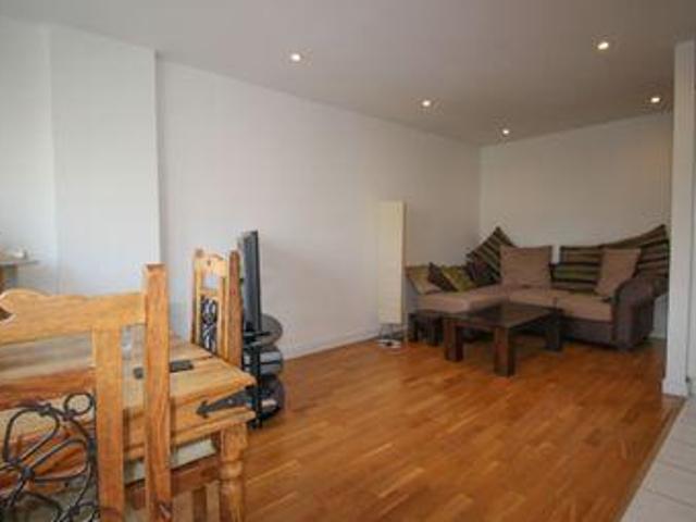 1 Bedrooms Flat for sale in Amias Drive, Edgware HA8
