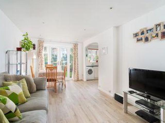 1 Bedrooms Flat for sale in Broomhill Road, London SW18