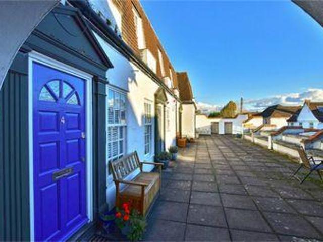 1 Bedrooms Flat for sale in Europa House, 11 Marsham Way, Gerrards Cross, Buckinghamshire SL9