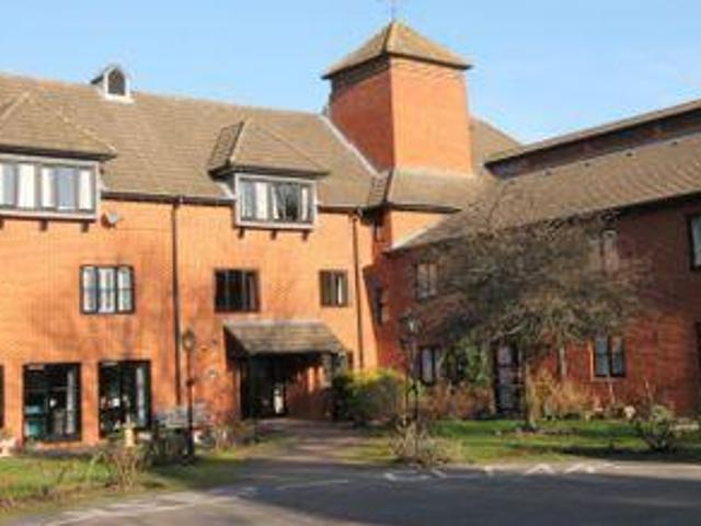 1 Bedrooms Flat for sale in Farley Court, Church Road East, Farnborough GU14
