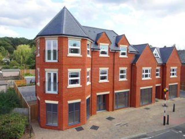 1 Bedrooms Flat for sale in High Street, Crowthorne, Berkshire RG45