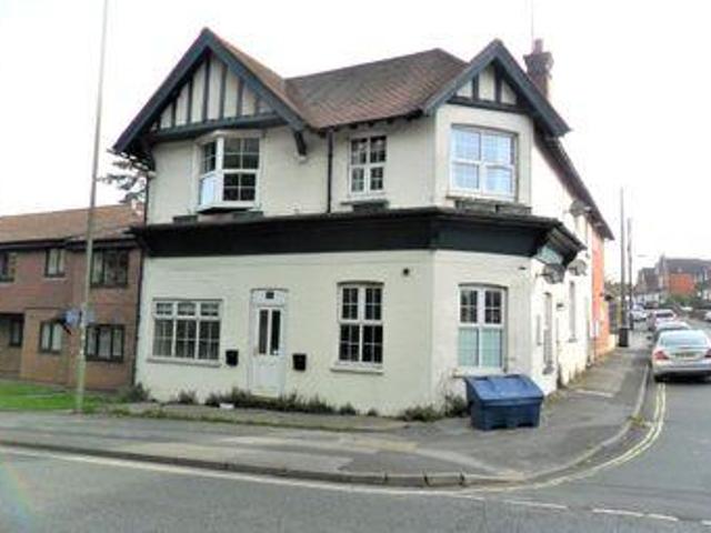1 Bedrooms Flat for sale in Petersfield Road, Whitehill GU35