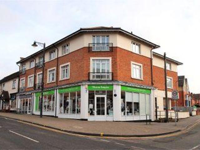 1 Bedrooms Flat for sale in Twelve Trees House, Cambridge Road, Crowthorne, Berkshire RG45