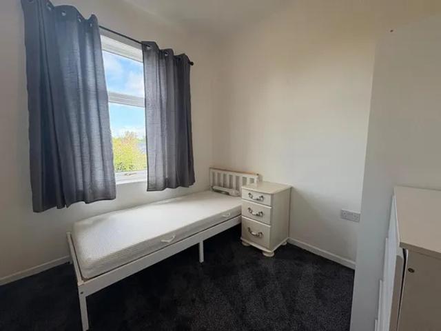 1 bedrooms house share to rent