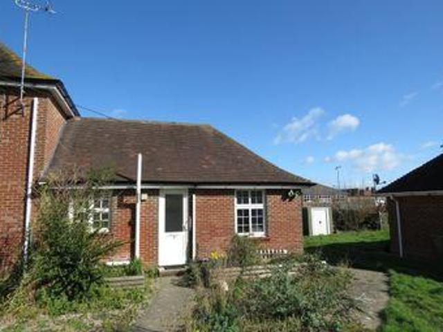 1 Bedrooms Terraced bungalow for rent in Albany Road, Sittingbourne, Kent ME10