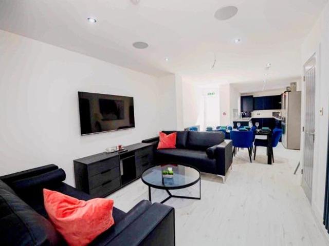 1 Beds 6 Baths