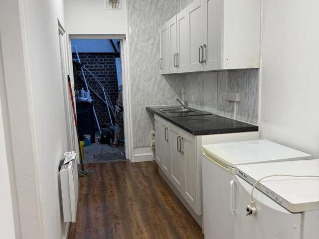 1 bef flat with garden to rent