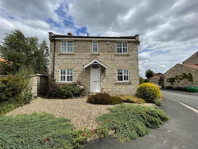1 Bell`s Court Helmsley 4 bed detached house to rent £1,750 pcm £404 pw