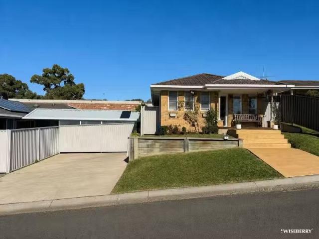 1 Bellette Close, Abbotsbury House for rent Listed by Jason M.