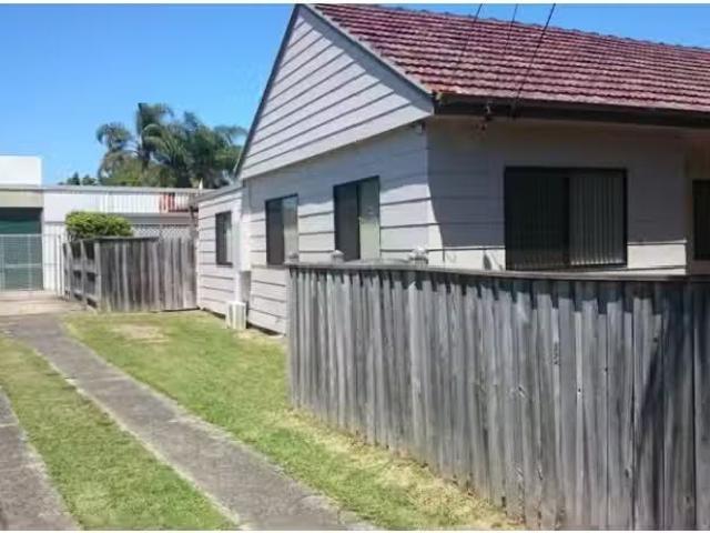 1 Berry Avenue, NORTH NARRABEEN House for rent Listed by Geor.