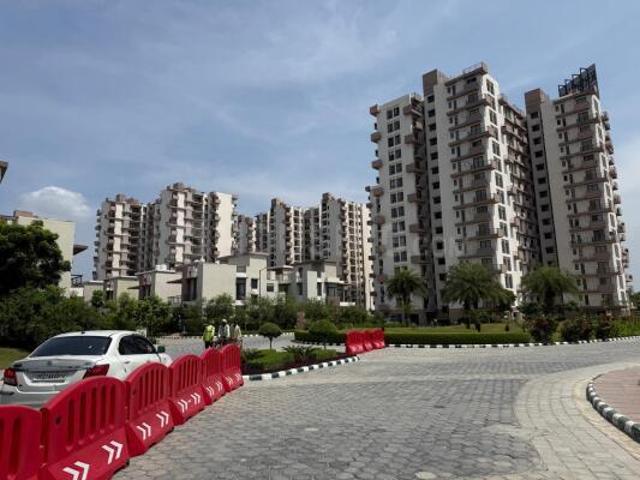1 BHK Apartment in Chhatikara for resale Vrindavan. The reference number is 19810763