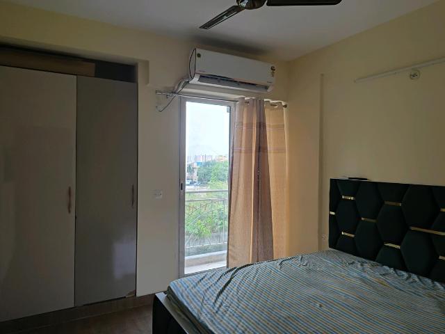 1 BHK Apartment in Bamheta Village for resale Ghaziabad. The reference number is 20071166