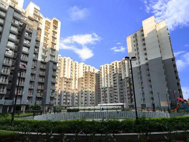 1 BHK Apartment in Bamheta for resale Ghaziabad. The reference number is 21336780