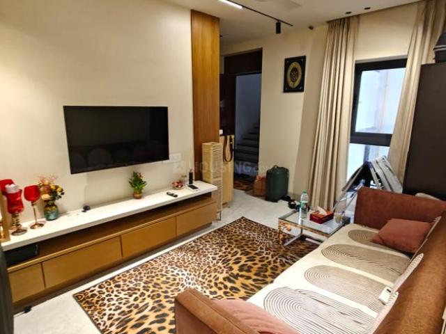 1 BHK Apartment in Bandra West for rent Mumbai. The reference number is 21101230