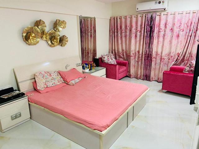 1 BHK Apartment in Bandra West for rent Mumbai. The reference number is 9903511